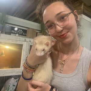 Meet your Posher, Emily